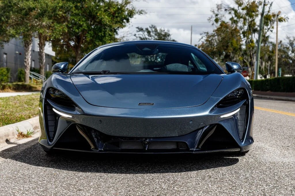 2026 McLaren Artura - Image 19 of 31
