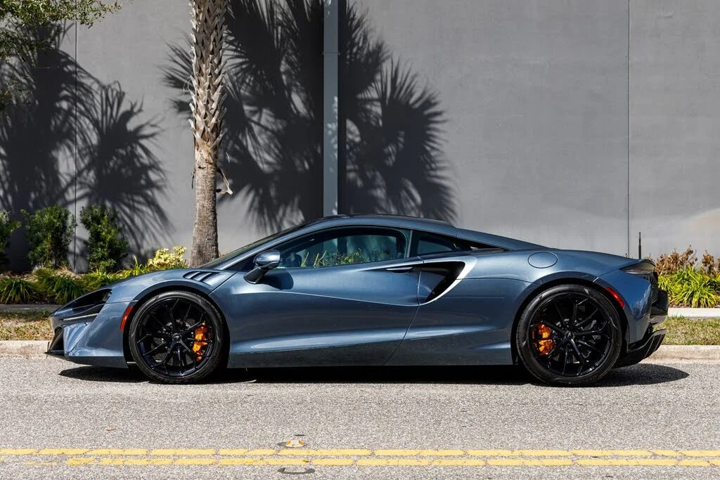2026 McLaren Artura - Image 22 of 31