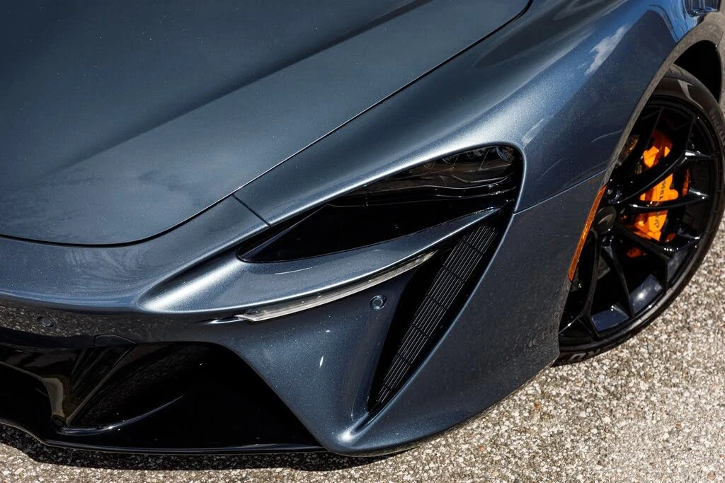 2026 McLaren Artura - Image 27 of 31