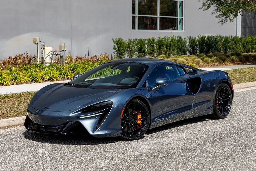 2026 McLaren Artura - Image 29 of 31
