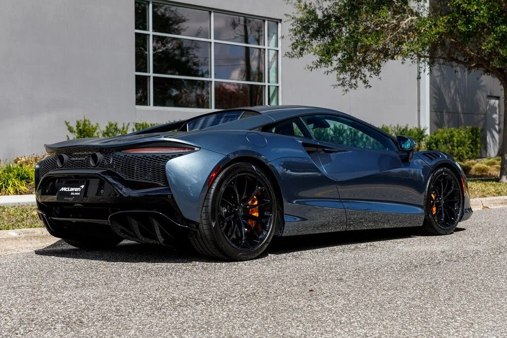 2026 McLaren Artura - Image 17 of 31