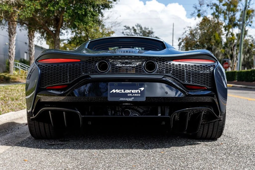 2026 McLaren Artura - Image 10 of 31