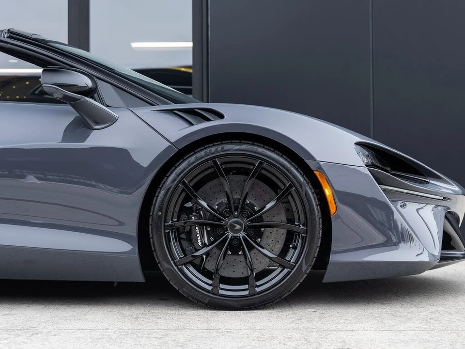 2026 McLaren Artura - Image 13 of 31