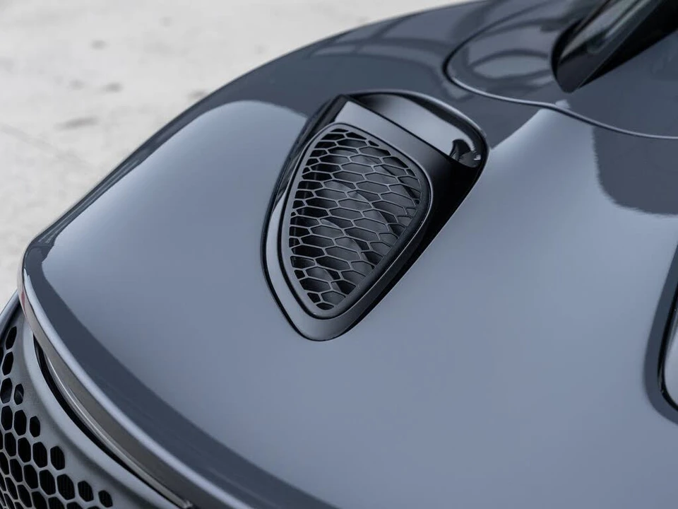 2026 McLaren Artura - Image 16 of 31