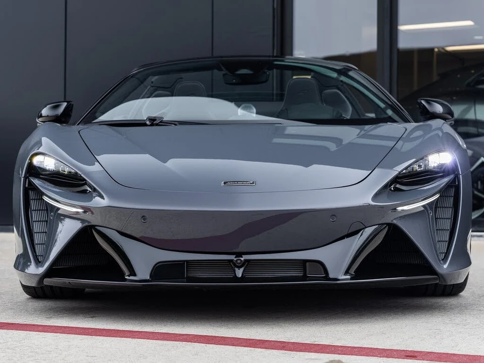 2026 McLaren Artura - Image 5 of 31