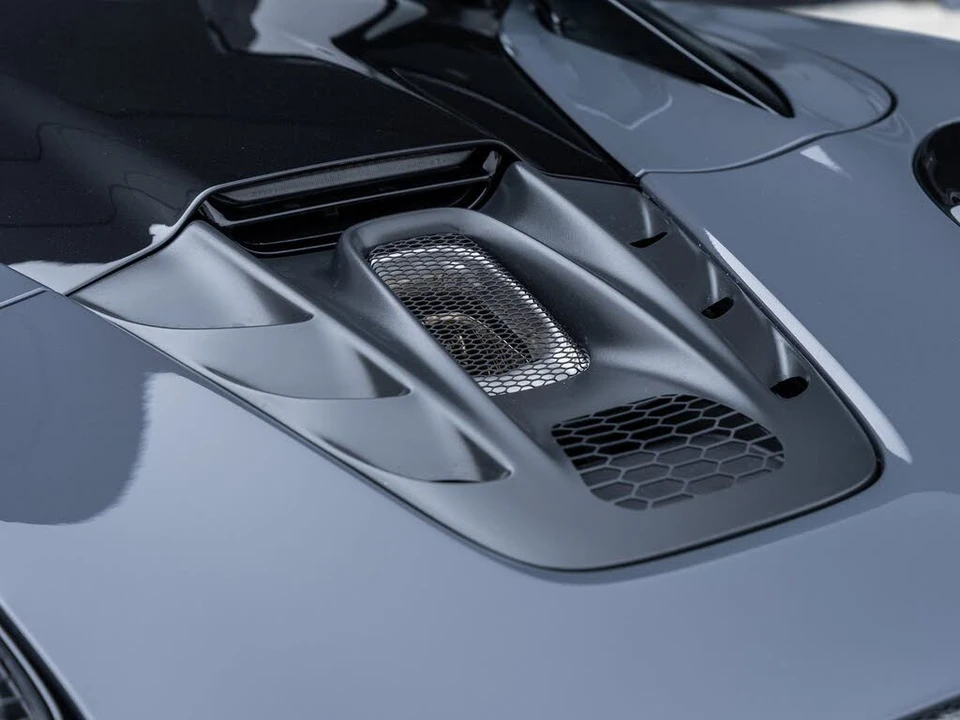 2026 McLaren Artura - Image 17 of 31