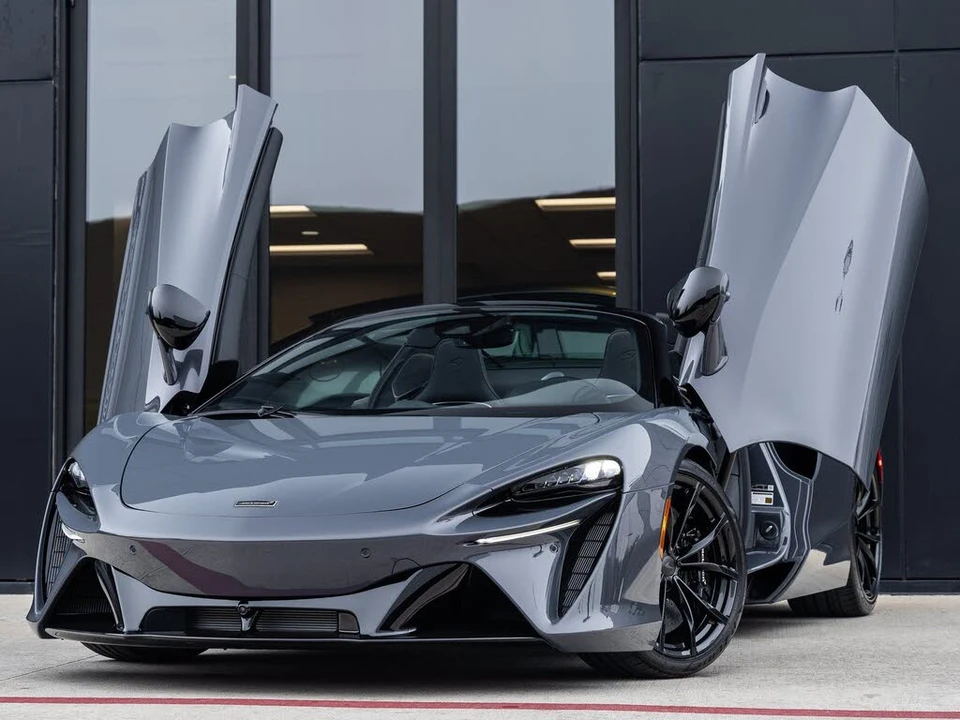 2026 McLaren Artura - Image 2 of 31