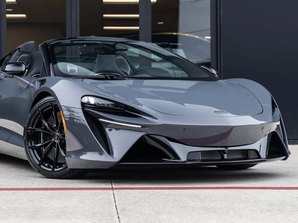 2026 McLaren Artura - Image 6 of 31
