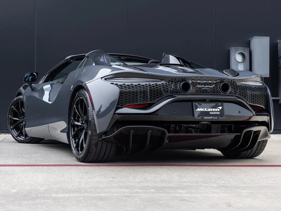 2026 McLaren Artura - Image 7 of 31