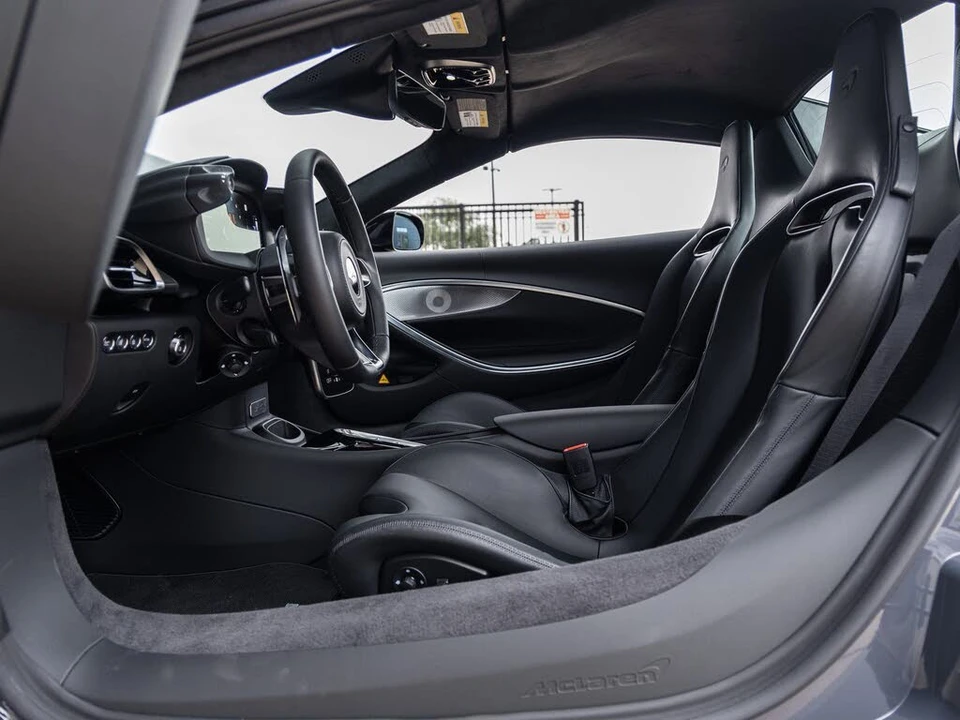 2026 McLaren Artura - Image 27 of 31