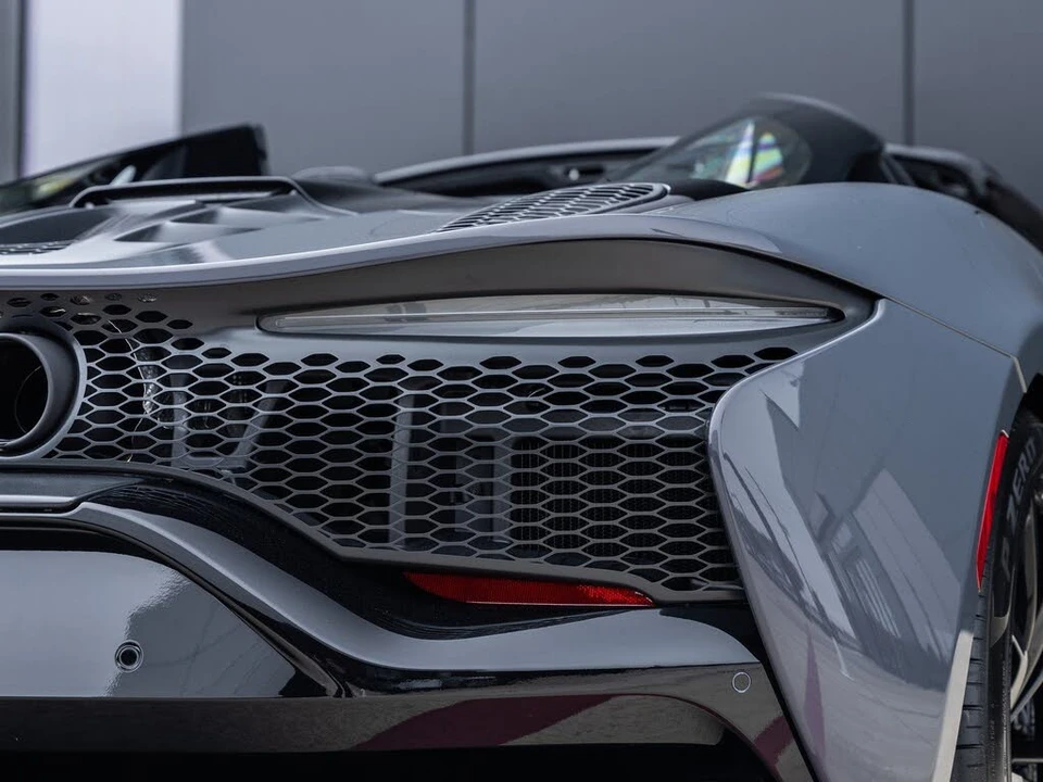 2026 McLaren Artura - Image 18 of 31