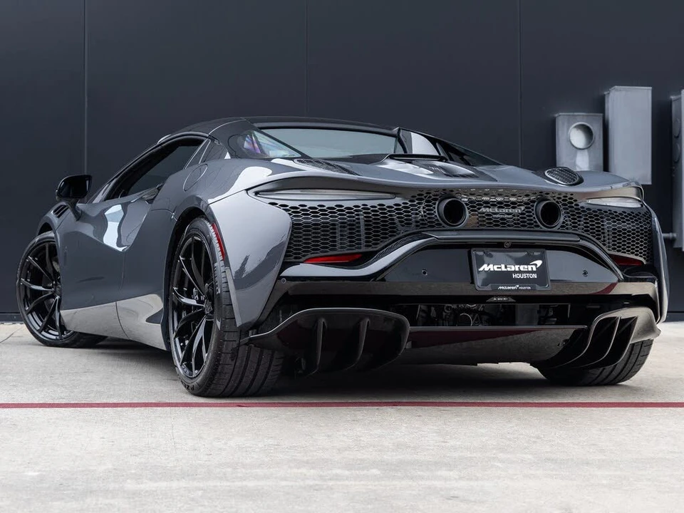 2026 McLaren Artura - Image 8 of 31