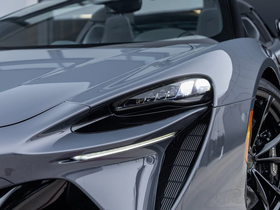 2026 McLaren Artura - Image 14 of 31