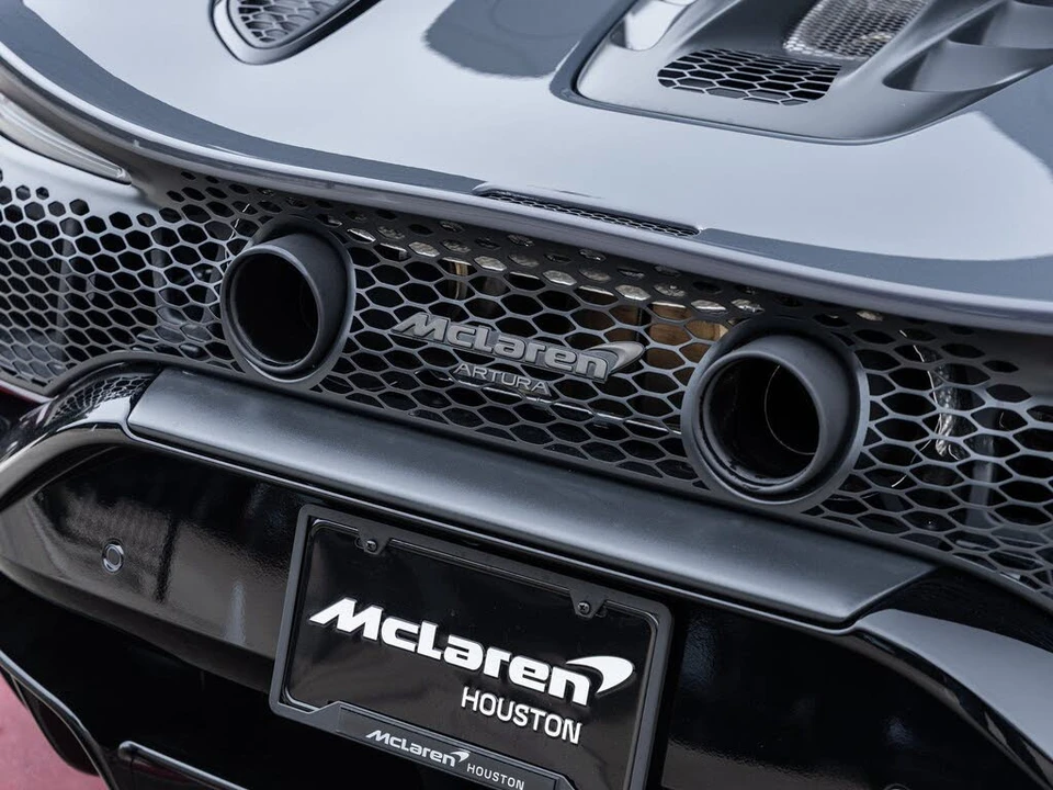 2026 McLaren Artura - Image 15 of 31