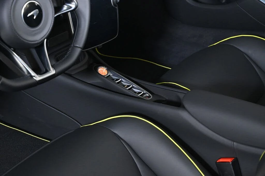 2026 McLaren Artura - Image 14 of 26