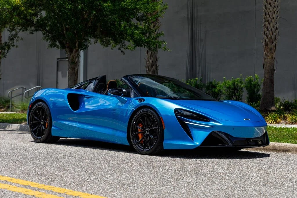 2026 McLaren Artura - Image 28 of 31