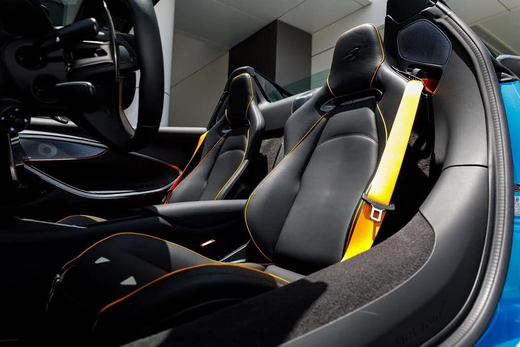 2026 McLaren Artura - Image 18 of 31