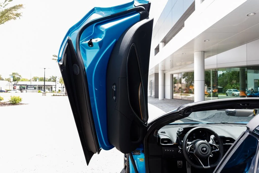2026 McLaren Artura - Image 15 of 31