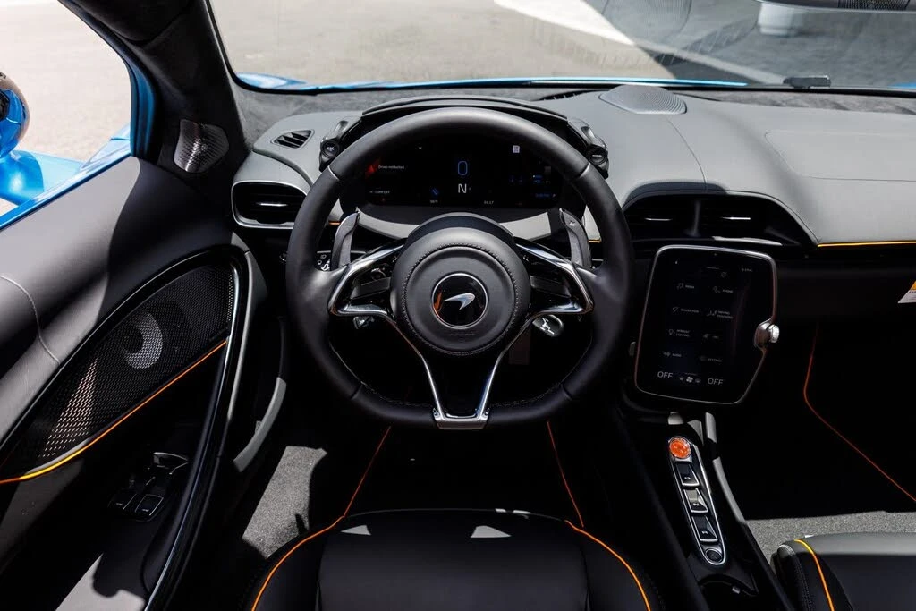 2026 McLaren Artura - Image 21 of 31