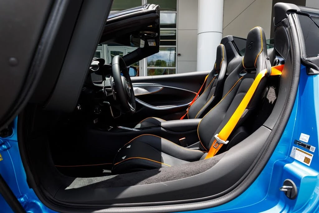 2026 McLaren Artura - Image 17 of 31
