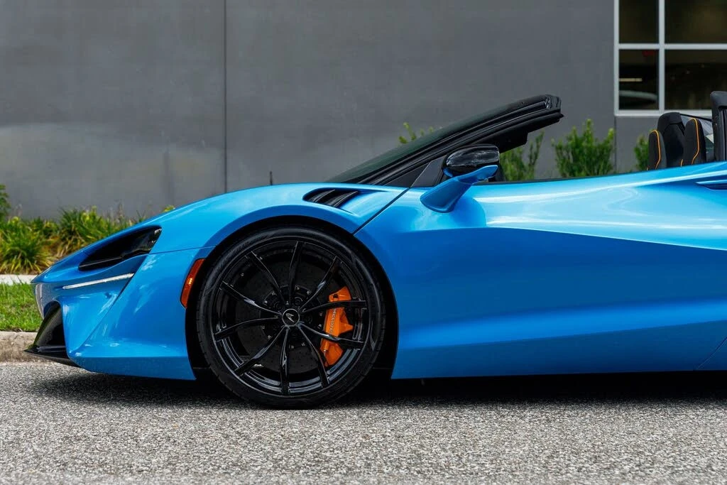 2026 McLaren Artura - Image 2 of 31
