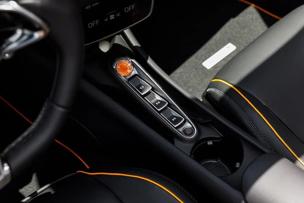 2026 McLaren Artura - Image 10 of 31