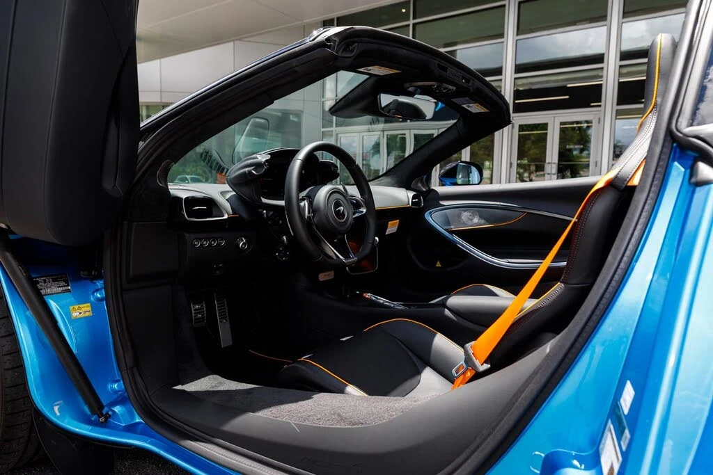 2026 McLaren Artura - Image 19 of 31