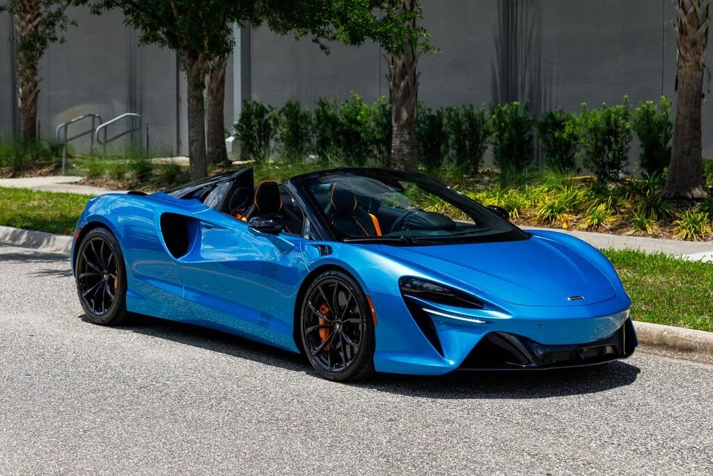 2026 McLaren Artura - Image 27 of 31