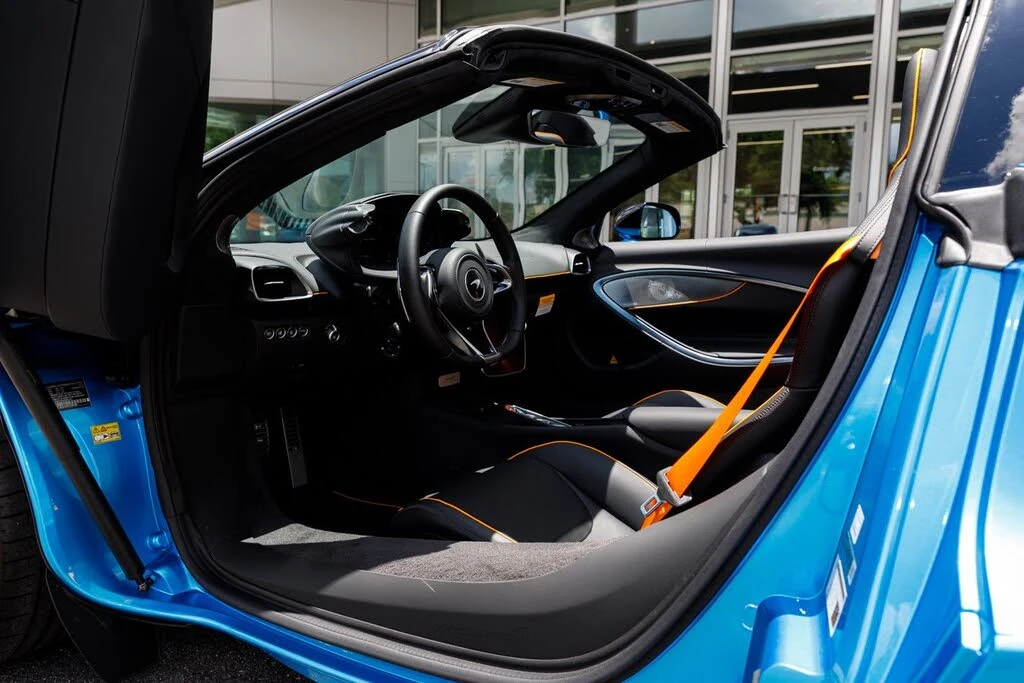 2026 McLaren Artura - Image 16 of 31