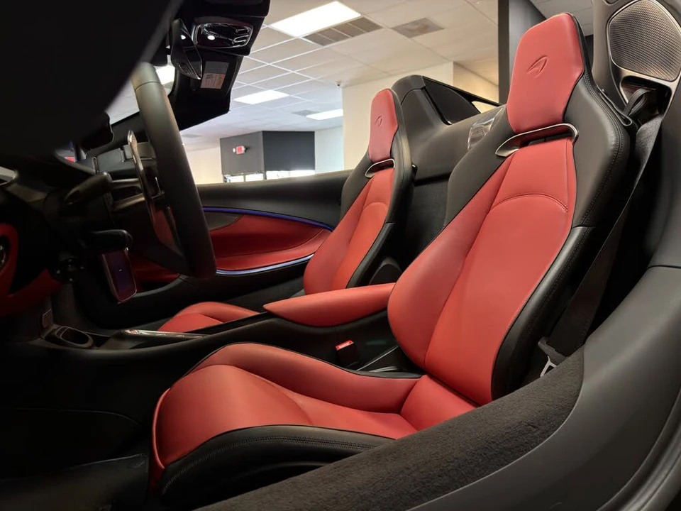 2026 McLaren Artura - Image 17 of 18