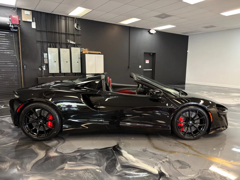2026 McLaren Artura - Image 15 of 18