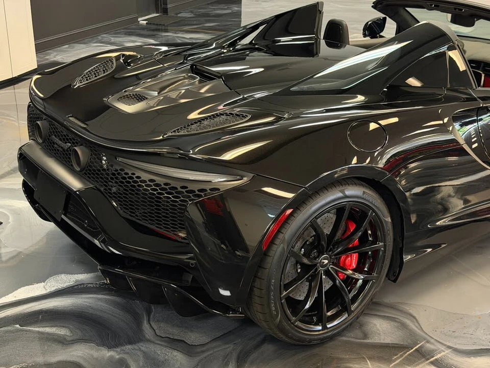2026 McLaren Artura - Image 11 of 18