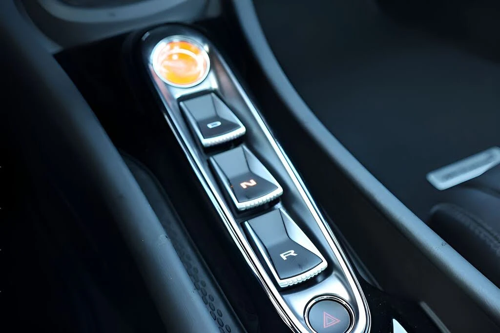 2026 McLaren Artura - Image 25 of 28