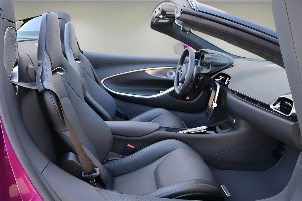 2026 McLaren Artura - Image 14 of 28