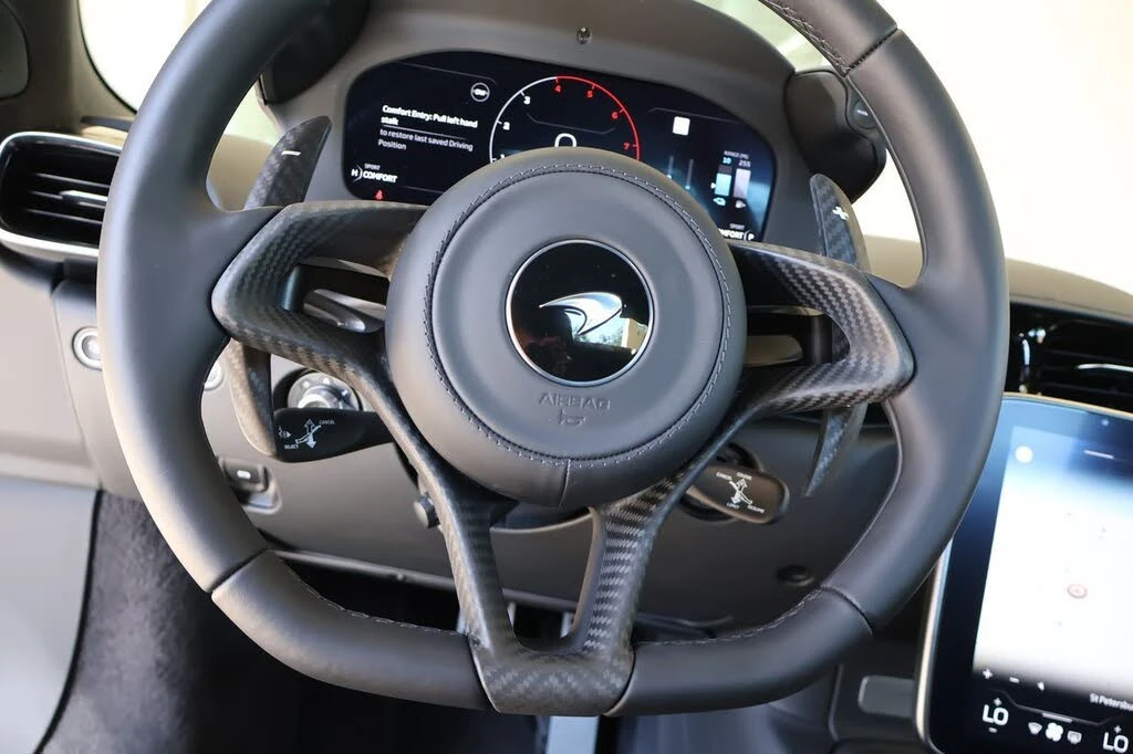 2026 McLaren Artura - Image 19 of 28