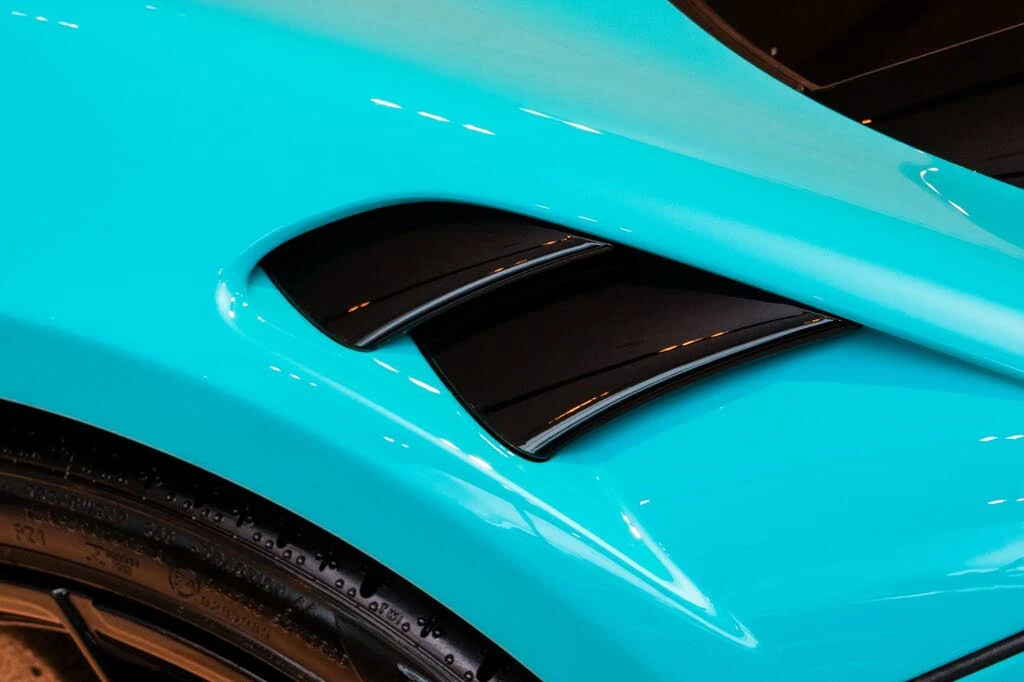 2026 McLaren Artura - Image 14 of 31