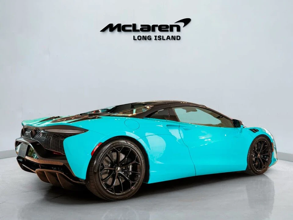 2026 McLaren Artura - Image 9 of 31