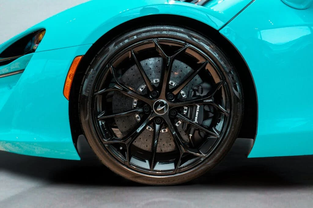 2026 McLaren Artura - Image 13 of 31