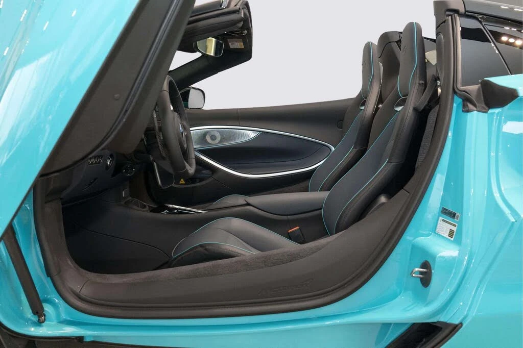 2026 McLaren Artura - Image 17 of 31