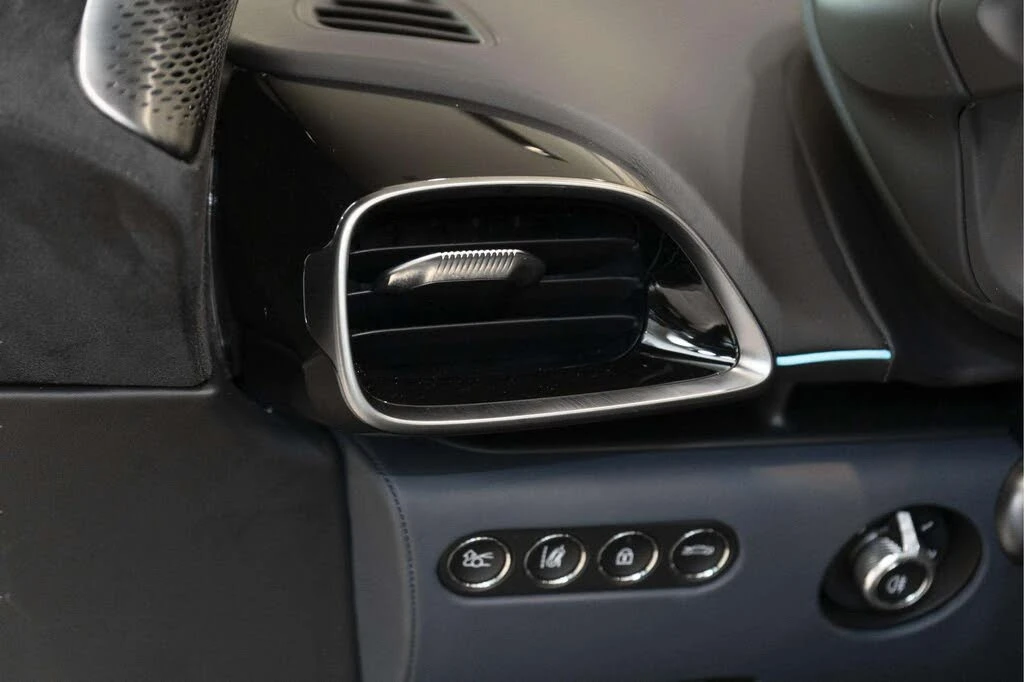 2026 McLaren Artura - Image 28 of 31