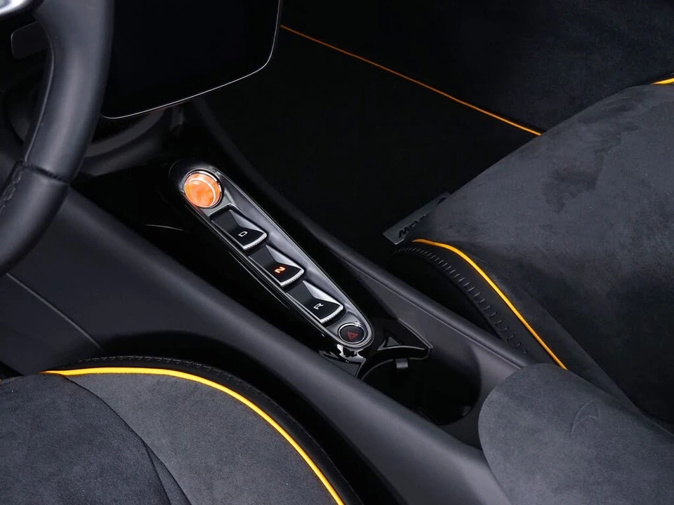 2026 McLaren Artura - Image 27 of 29