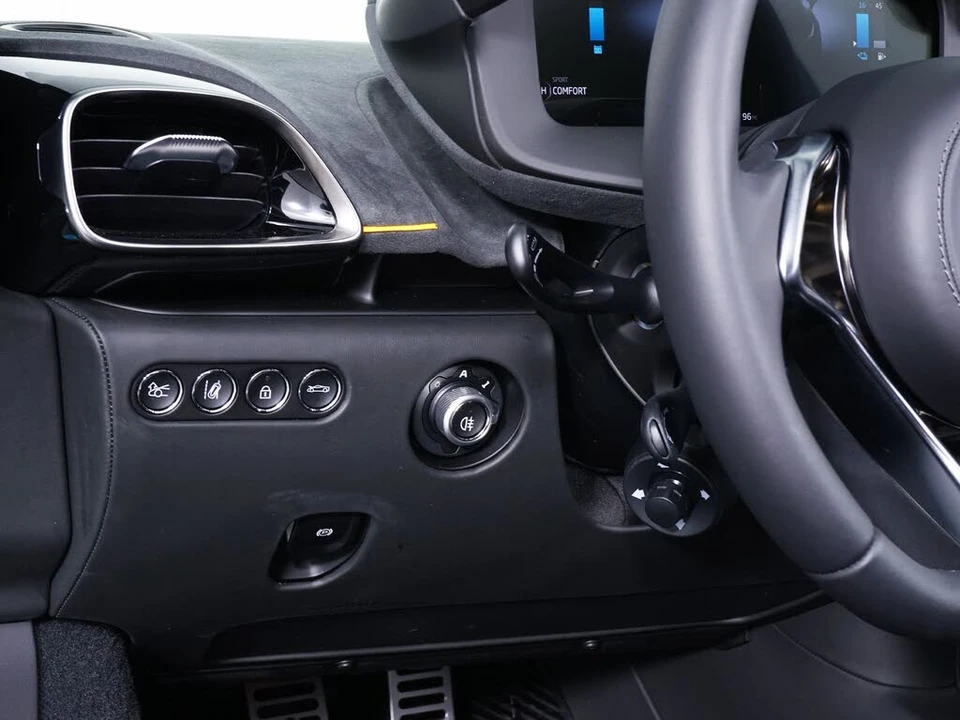 2026 McLaren Artura - Image 29 of 29