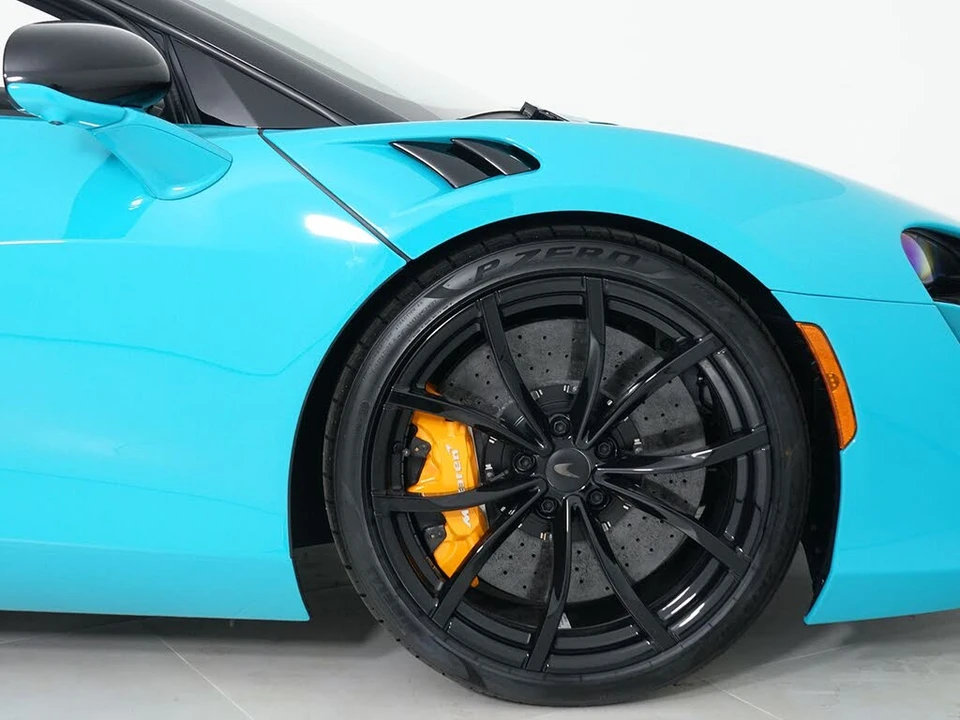 2026 McLaren Artura - Image 17 of 29