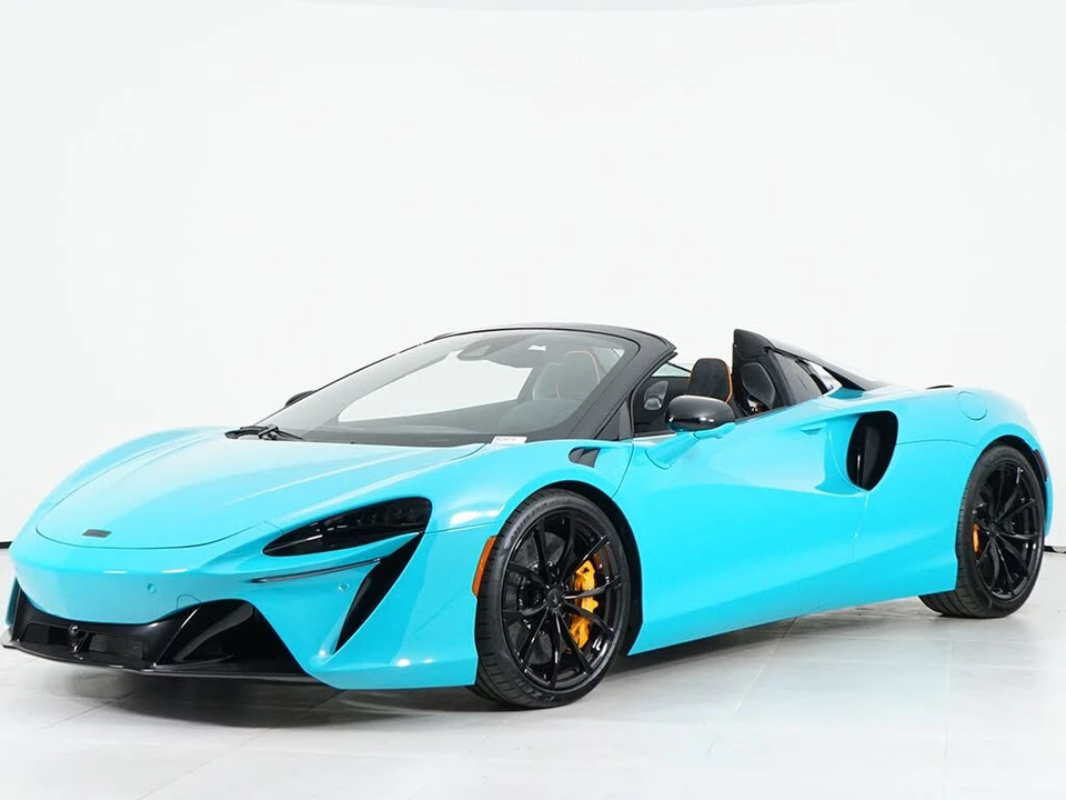 2026 McLaren Artura - Image 18 of 29