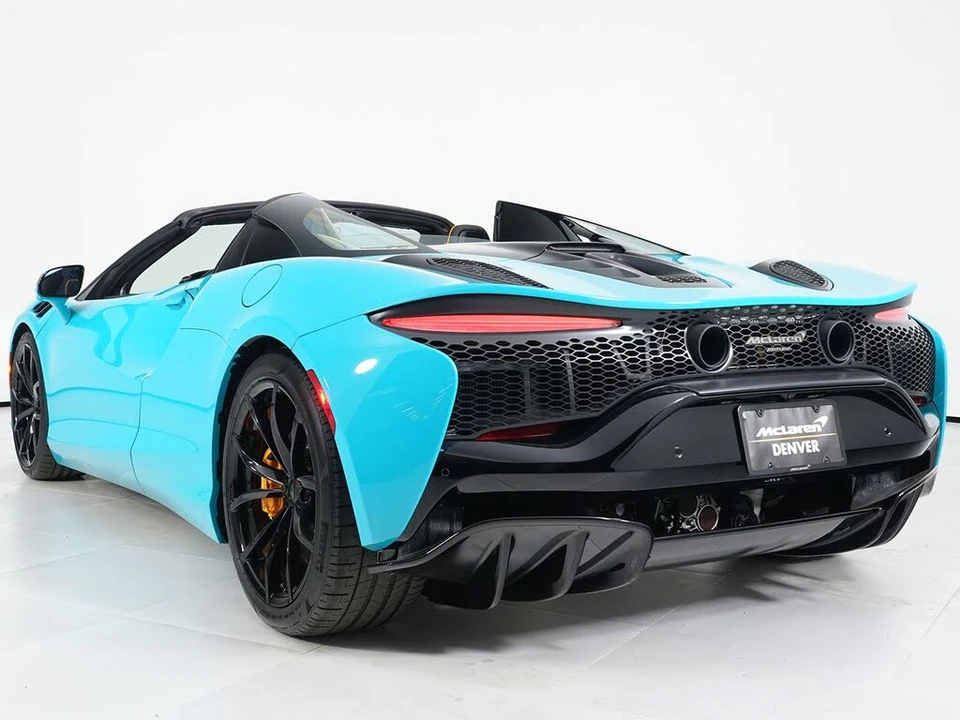 2026 McLaren Artura - Image 19 of 29