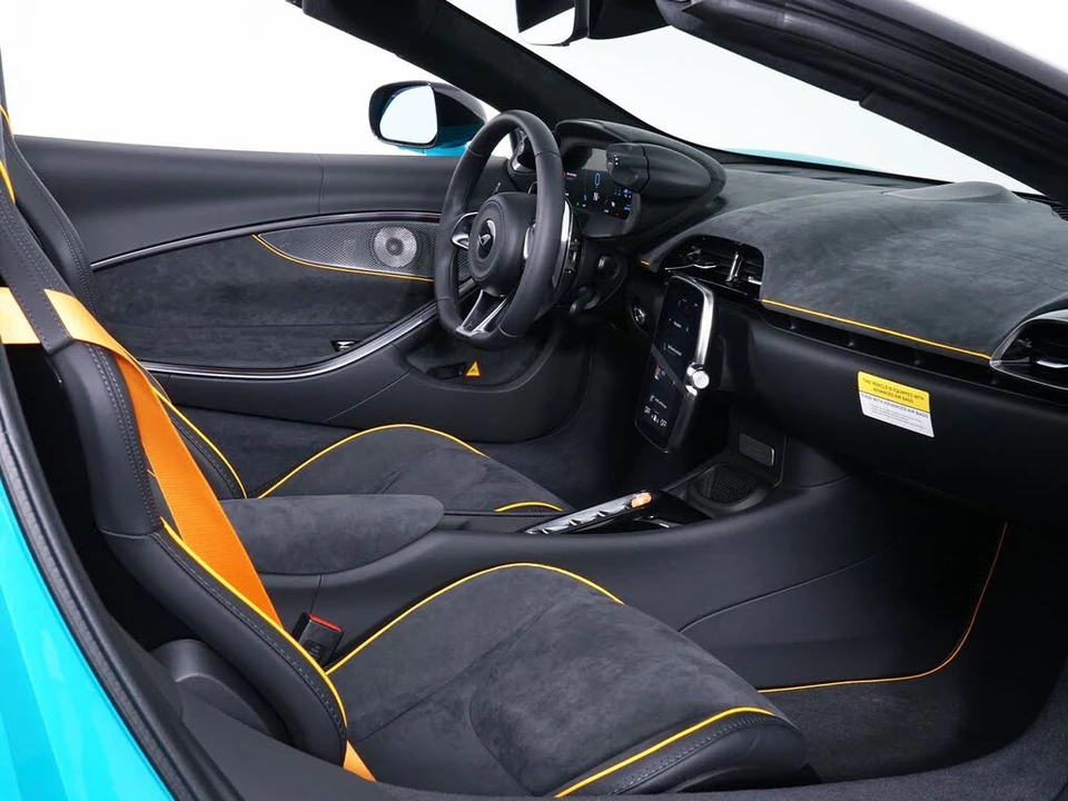 2026 McLaren Artura - Image 28 of 29