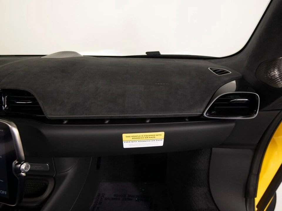 2026 McLaren Artura - Image 28 of 31