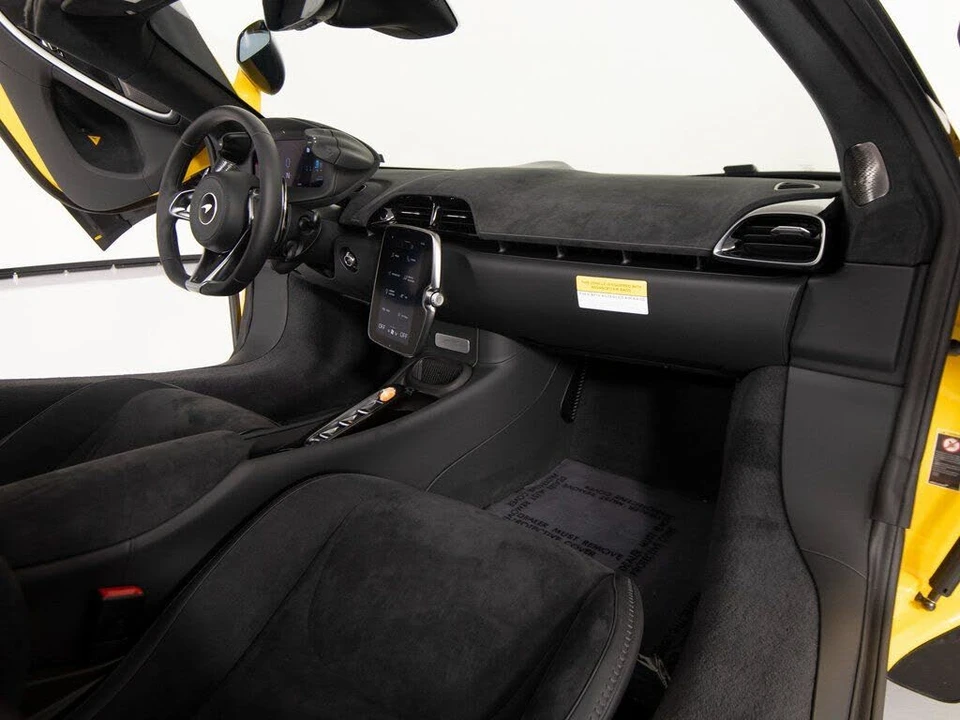2026 McLaren Artura - Image 25 of 31
