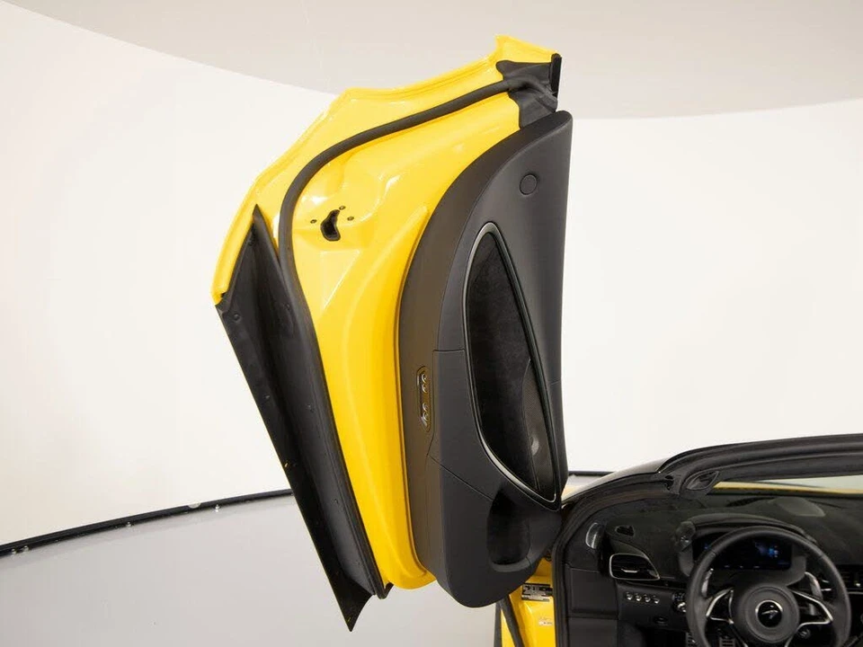 2026 McLaren Artura - Image 11 of 31