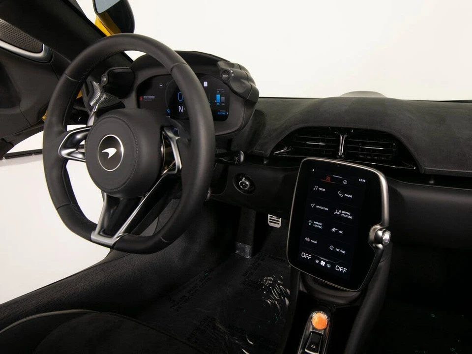 2026 McLaren Artura - Image 26 of 31